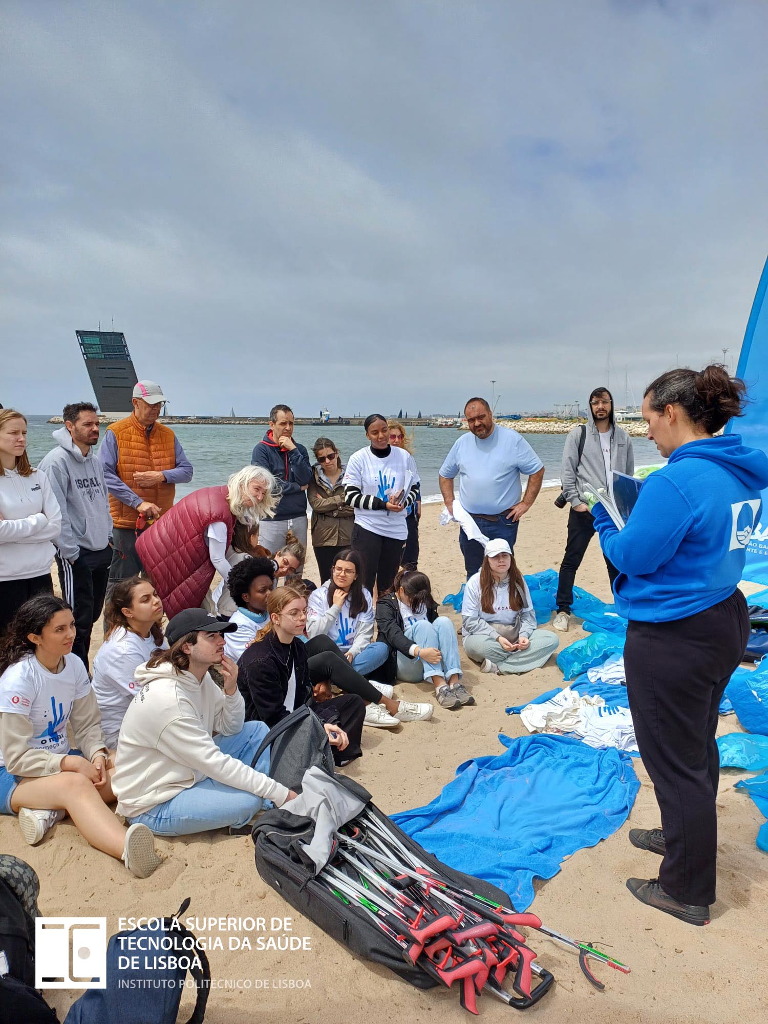 limpeza praia algés2024
